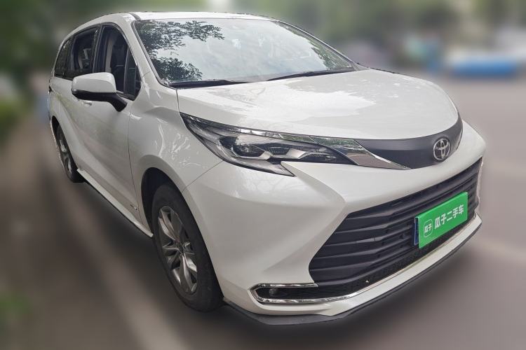 Used Toyota SIENNA 2024 2.5L Hybrid Comfort Edition Front Right 45 Deg