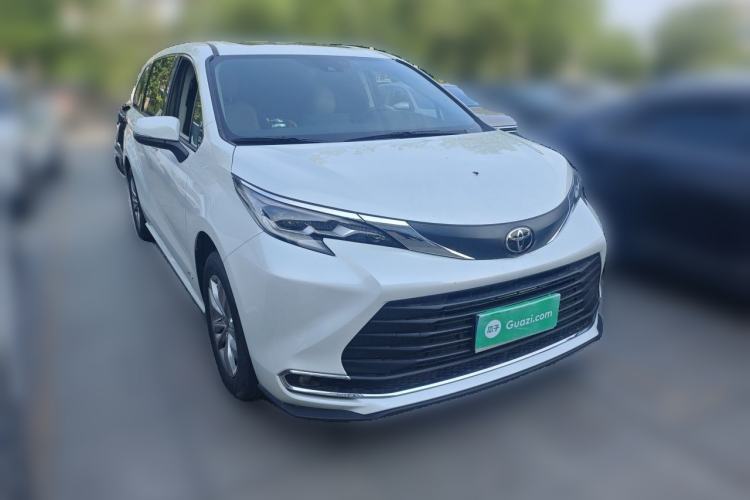 Used Toyota SIENNA 2024 2.5L Hybrid Comfort Edition Front Right 45 Deg