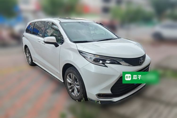 Used Toyota SIENNA 2024 2.5L Hybrid Comfort Edition Front Right 45 Deg