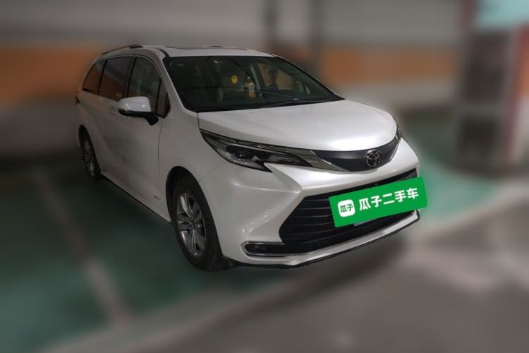 Used Toyota SIENNA 2024 2.5L Hybrid Comfort Edition Front Right 45 Deg