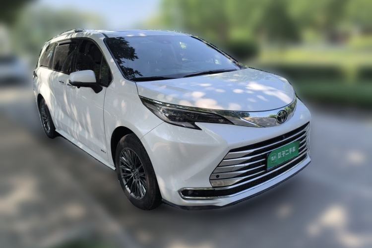Used Toyota SIENNA 2024 2.5L Hybrid Comfort Edition Front Right 45 Deg