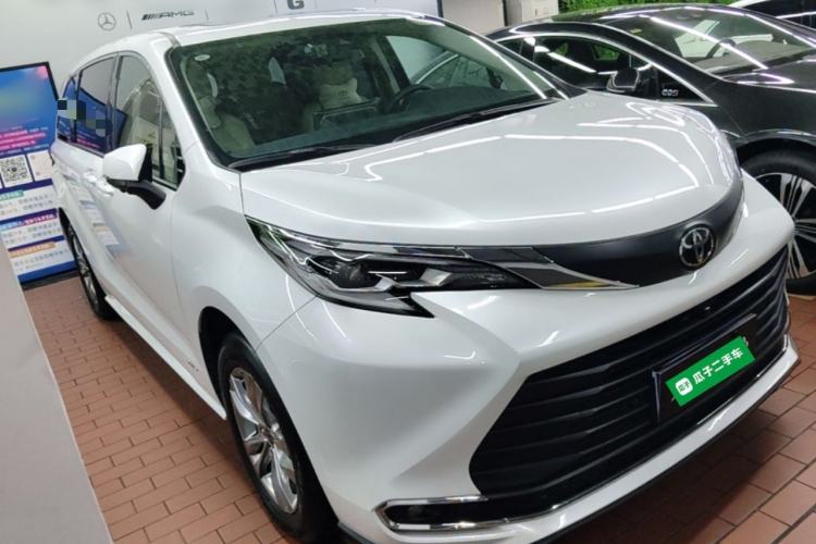 Used Toyota SIENNA 2024 2.5L Hybrid Comfort Edition Front Right 45 Deg