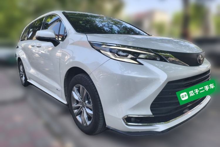 Used Toyota SIENNA 2024 2.5L Hybrid Comfort Edition Front Right 45 Deg