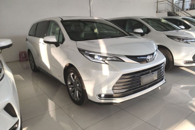 Used Toyota SIENNA 2024 2.5L Hybrid Prestige Deluxe Edition Front Right 45 Deg