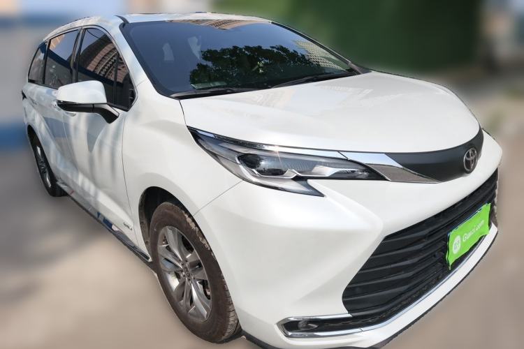 Used Toyota SIENNA 2024 2.5L Hybrid Comfort Edition Front Right 45 Deg