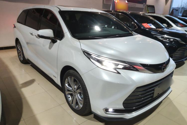 Used Toyota SIENNA 2024 2.5L Hybrid Prestige Deluxe Edition Front Right 45 Deg