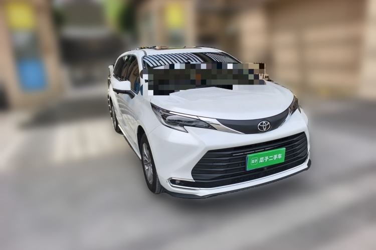Used Toyota SIENNA 2024 2.5L Hybrid Comfort Edition Front Right 45 Deg