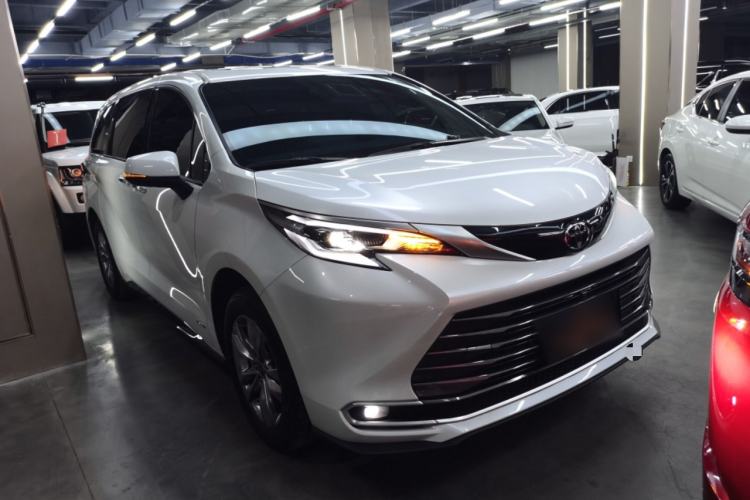 Used Toyota SIENNA 2024 2.5L Hybrid Four-Wheel Drive Prestige Edition Front Right 45 Deg