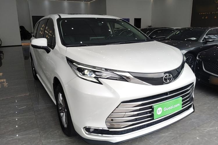 Used Toyota SIENNA 2024 2.5L Hybrid Comfort Edition Front Right 45 Deg