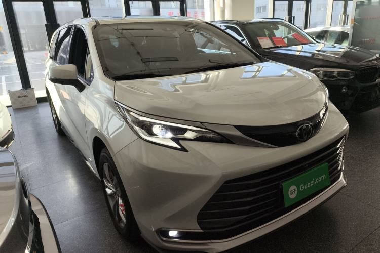 Used Toyota SIENNA 2024 2.5L Hybrid Four-Wheel Drive Prestige Edition Front Right 45 Deg