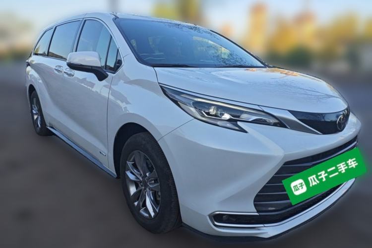 Used Toyota SIENNA 2024 2.5L Hybrid Four-Wheel Drive Luxury Edition Front Right 45 Deg
