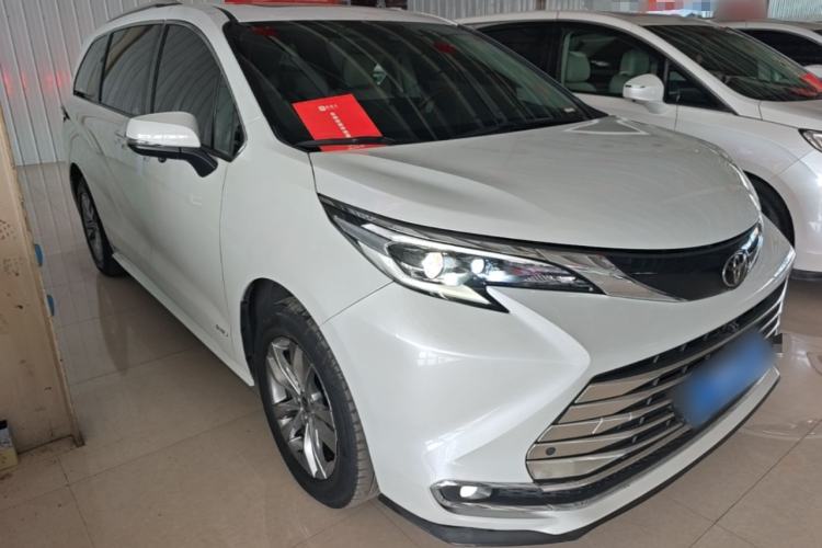 Used Toyota SIENNA 2024 2.5L Hybrid Comfort Edition Front Right 45 Deg