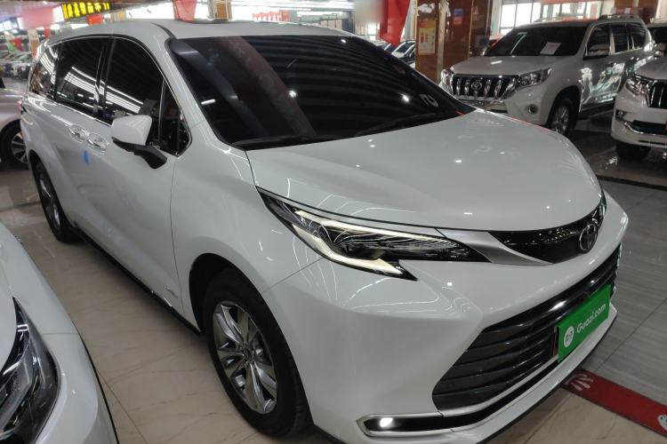 Used Toyota SIENNA 2024 2.5L Hybrid Four-Wheel Drive Prestige Edition Front Right 45 Deg