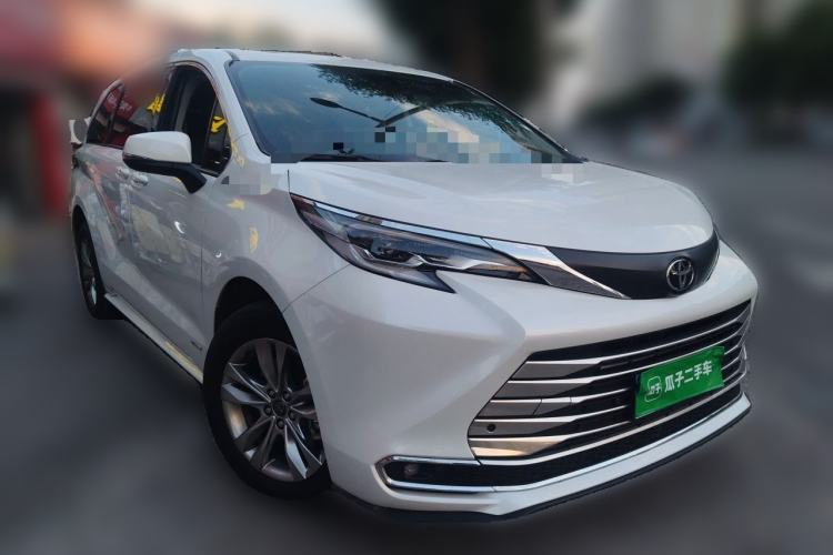 Used Toyota SIENNA 2024 2.5L Hybrid Comfort Edition Front Right 45 Deg