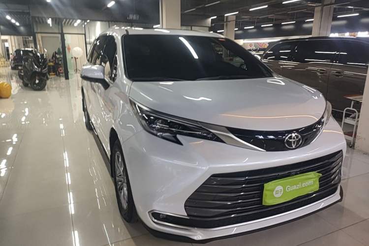 Used Toyota SIENNA 2024 2.5L Hybrid Four-Wheel Drive Prestige Edition Front Right 45 Deg