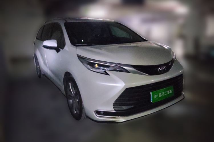 Used Toyota SIENNA 2024 2.5L Hybrid Prestige Deluxe Edition Front Right 45 Deg