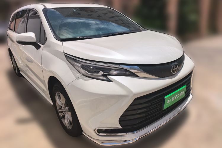 Used Toyota SIENNA 2024 2.5L Hybrid Comfort Edition Front Right 45 Deg