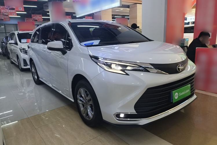 Used Toyota SIENNA 2024 2.5L Hybrid Comfort Edition Front Right 45 Deg