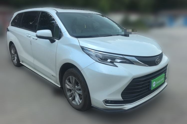 Used Toyota SIENNA 2024 2.5L Hybrid Comfort Edition Front Right 45 Deg