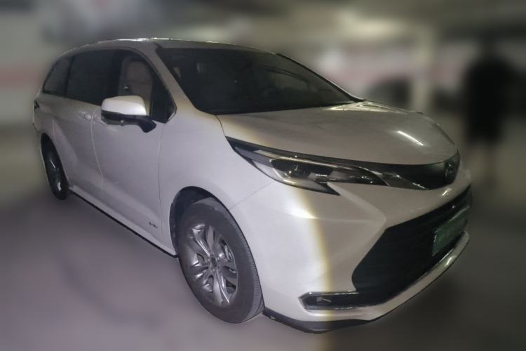 Used Toyota SIENNA 2024 2.5L Hybrid Comfort Edition Front Right 45 Deg