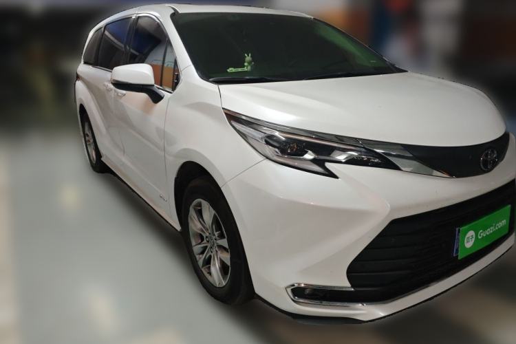 Used Toyota SIENNA 2024 2.5L Hybrid Comfort Edition Front Right 45 Deg