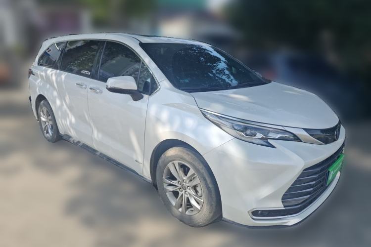 Used Toyota SIENNA 2024 2.5L Hybrid Four-Wheel Drive Luxury Edition Front Right 45 Deg