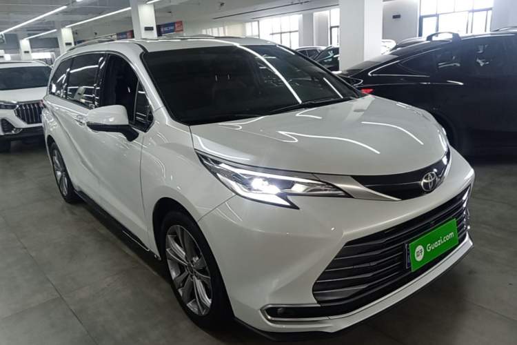 Used Toyota SIENNA 2024 2.5L Hybrid Prestige Deluxe Edition Front Right 45 Deg