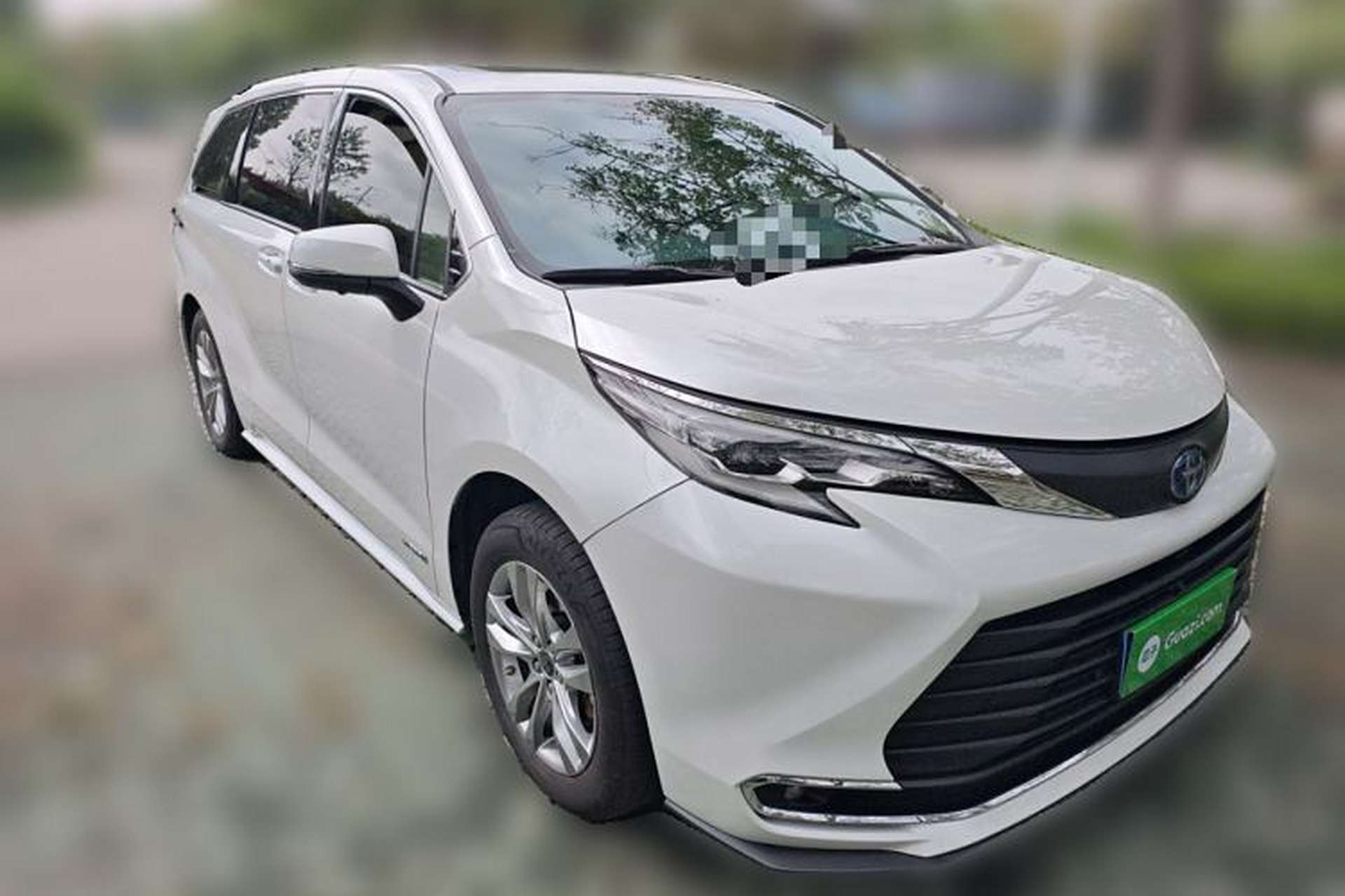 Used Toyota SIENNA 2024 2.5L Hybrid Comfort Edition Front Right 45 Deg