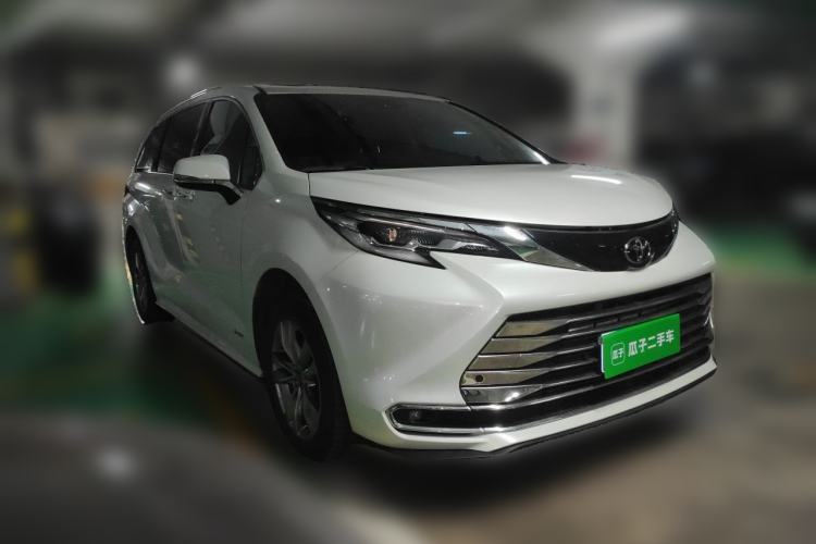 Used Toyota SIENNA 2024 2.5L Hybrid Comfort Edition Front Right 45 Deg