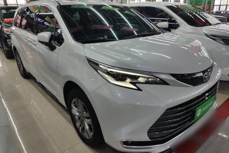 Used Toyota SIENNA 2024 2.5L Hybrid Four-Wheel Drive Prestige Edition Front Right 45 Deg