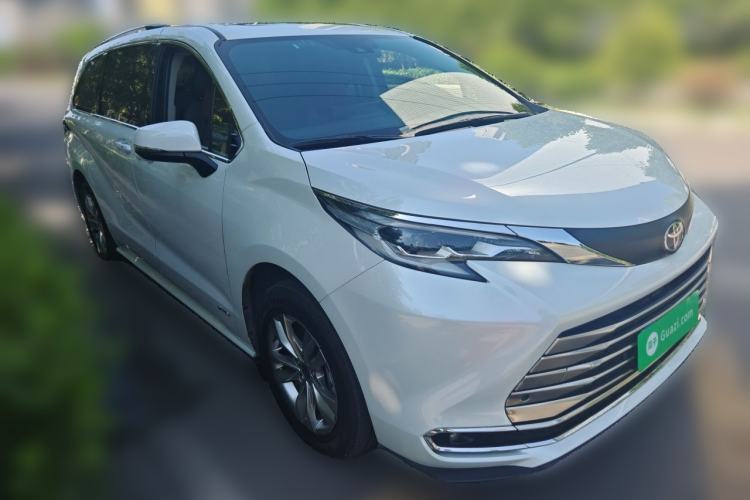 Used Toyota SIENNA 2024 2.5L Hybrid Comfort Edition Front Right 45 Deg