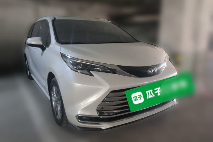Used Toyota SIENNA 2024 2.5L Hybrid Comfort Edition Front Right 45 Deg