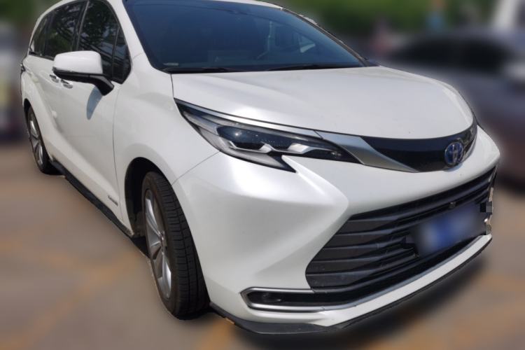 Used Toyota SIENNA 2024 2.5L Hybrid Luxury Edition Front Right 45 Deg