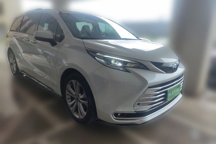 Used Toyota SIENNA 2024 2.5L Hybrid Platinum Edition Front Right 45 Deg