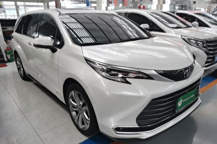 Used Toyota SIENNA 2024 2.5L Hybrid Prestige Deluxe Edition Front Right 45 Deg