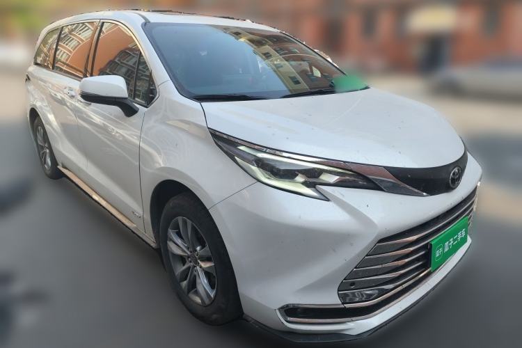 Used Toyota SIENNA 2024 2.5L Hybrid Comfort Edition Front Right 45 Deg