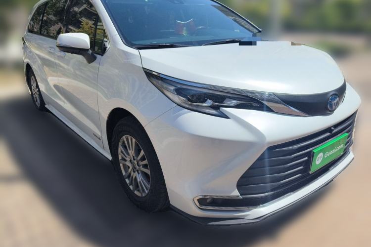 Used Toyota SIENNA 2024 2.5L Hybrid Comfort Edition Front Right 45 Deg
