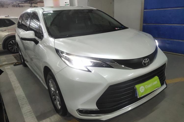 Used Toyota SIENNA 2024 2.5L Hybrid Comfort Edition Front Right 45 Deg
