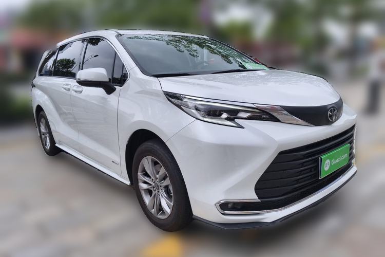 Used Toyota SIENNA 2024 2.5L Hybrid Comfort Edition Front Right 45 Deg