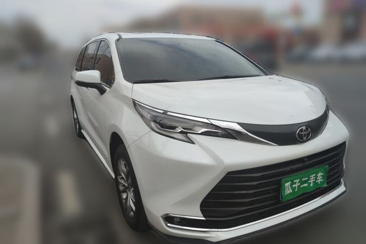 Used Toyota SIENNA 2024 2.5L Hybrid Comfort Edition Front Right 45 Deg