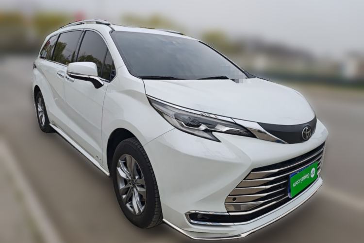 Used Toyota SIENNA 2024 2.5L Hybrid Comfort Edition Front Right 45 Deg