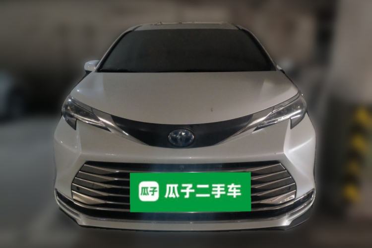 Used Toyota SIENNA 2024 2.5L Hybrid Comfort Edition Front