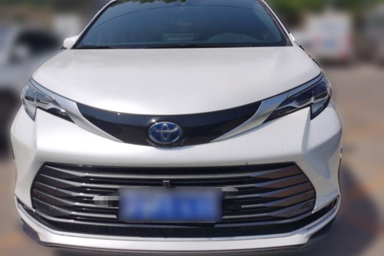 Used Toyota SIENNA 2024 2.5L Hybrid Luxury Edition Front