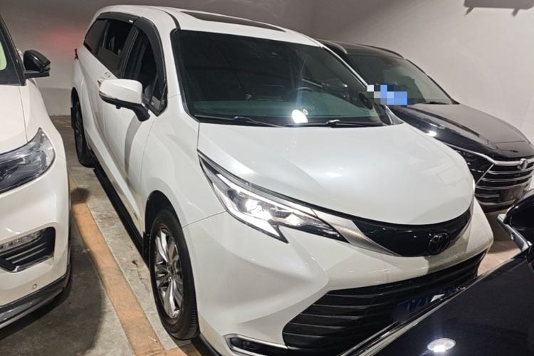 Used Toyota SIENNA 2024 2.5L Hybrid Luxury Edition Front