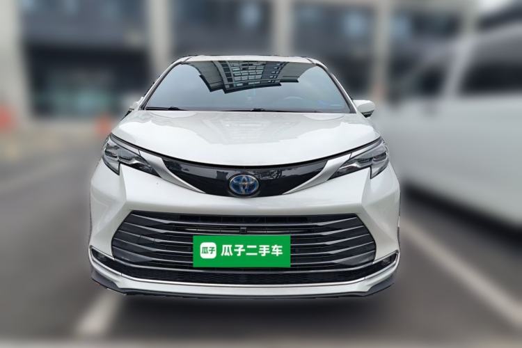 Used Toyota SIENNA 2024 2.5L Hybrid Luxury Edition Front