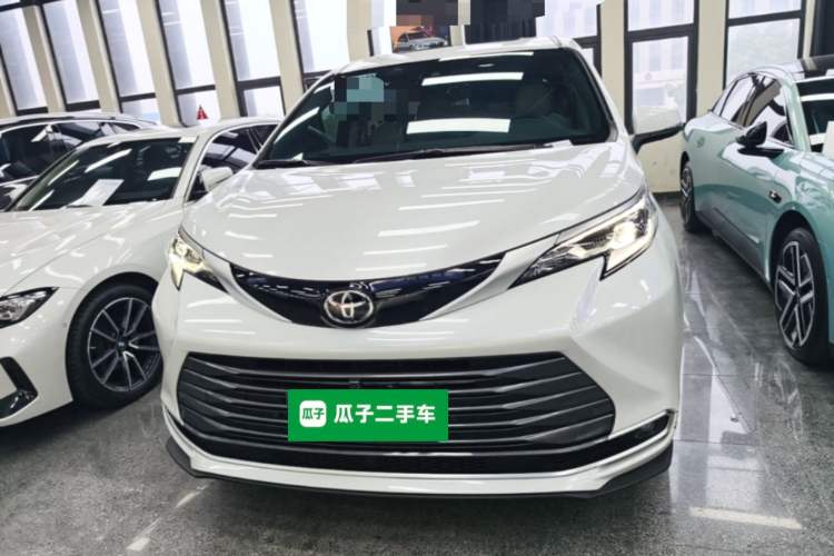 Used Toyota SIENNA 2024 2.5L Hybrid Luxury Edition Front