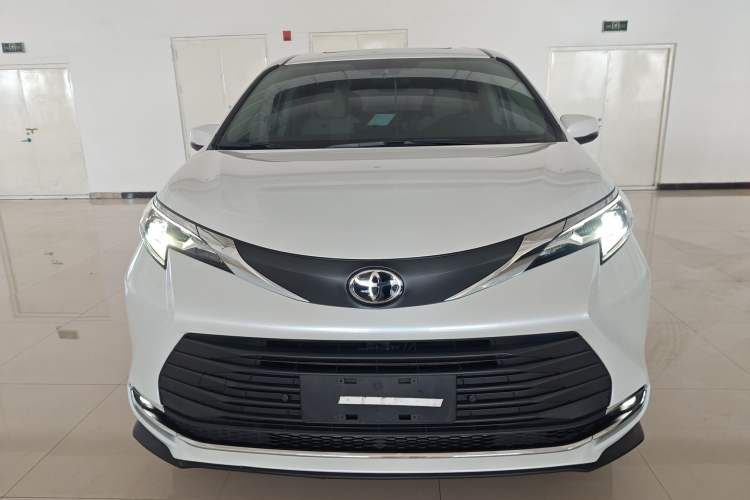 Used Toyota SIENNA 2024 2.5L Hybrid Comfort Edition Front