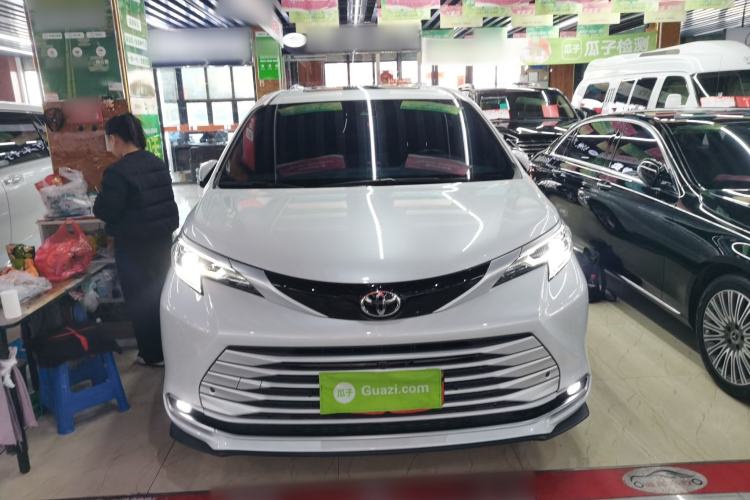 Used Toyota SIENNA 2024 2.5L Hybrid Four-Wheel Drive Prestige Edition Front