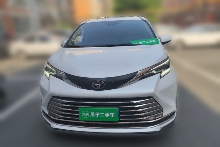 Used Toyota SIENNA 2024 2.5L Hybrid Comfort Edition Front
