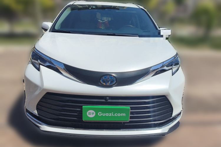 Used Toyota SIENNA 2024 2.5L Hybrid Comfort Edition Front